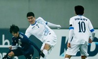 U23 Nhật Bản (áo xanh) hoàn toàn sụp đổ trước U23 Uzbekistan. Ảnh: AFC