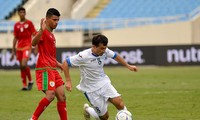 U23 Uzbekistan (áo trắng) bị U23 Oman cầm hoà 0-0 ở trận đấu đầu tiên của giải giao hữu U23 quốc tế-cúp Vinaphone 2018.