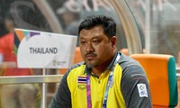 HLV Worrawut Srimaka được LĐBD Thái Lan bảo vệ bất chấp phản ứng của người hâm mộ sau thất bại ở Asiad 2018.