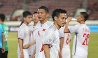 Văn Quyết bị chấn thương nhẹ trong chiến thắng 3-0 của Việt Nam trước Lào tối 8/11.