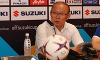 HLV Park Hang Seo khen ngợi Công Phượng sau chiến thắng 2-0 trước Malaysia. 