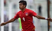 Các hậu vệ Việt Nam sẽ phải "trông coi" cẩn thận tiền đạo Aung Thu của Myanmar. 