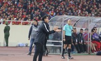 HLV Tan Cheng Hoe trong trận đấu giữa Việt Nam và Malaysia trên sân vận động quốc gia Mỹ Đình tối 15/12.