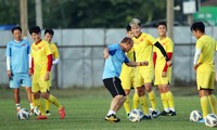 HLV Park Hang Seo sẽ phải tính toán phương án hợp lý cho khu vực giữa sân của U23 Việt Nam. (ảnh Hữu Phạm)
