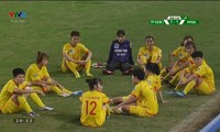 Cầu thủ Phong Phú Hà Nam bỏ trận đấu để phản ứng quyết định thổi phạt 11m của trọng tài cho Tp Hồ Chí Minh I.