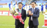 Ông Trần Anh Tú (phải) tiếp tục giữ ghế Chủ tịch HĐQT VPF nhiệm kỳ 2020-2023