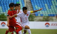 CLB Sài Gòn của HLV Vũ Tiến Thành liên tục bị "tố" đi đêm với cầu thủ các đội bóng khác. 