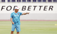HLV Park Hang-seo sẽ giúp đội tuyển Việt Nam đoạt lại cúp vô địch AFF Cup 2022 từ tay Thái Lan? (Anh Đoàn)