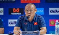 Ông Park Hang-seo giải thích lý do rút Quang Hải khỏi sân ngay trong hiệp 1