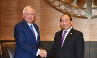 Thủ tướng Nguyễn Xuân Phúc và Thủ tướng Malaysia Najib Razak. Ảnh: VGP/Quang Hiếu.