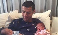 Ronaldo đã chính thức giới thiệu cặp song sinh trên mạng xã hội