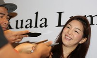 Nữ trưởng đoàn xinh đẹp của Thái Lan thu hút giới truyền thông