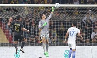 Sai lầm của thủ môn Malaysia đã biếu cho người Thái bàn thắng duy nhất của trận chung kết. Ảnh: Vnexpress