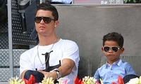 Ronaldo nở mày nở mặt vì con trai ghi 6 bàn trong một trận đấu