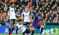 Messi bị tước bàn hợp lệ, Barca chia điểm với Valencia 
