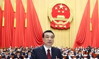 Thủ tướng Trung Quốc Lý Khắc Cường phát biểu tại lễ khai mạc Kỳ họp thứ nhất Quốc hội Trung Quốc. (Nguồn: THX/TTXVN)