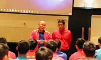 HLV Park Hang Seo nhắc nhở các học trò phải tôn trọng quyết định của trọng tài 