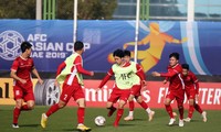 Đội tuyển Việt Nam tập luyện chuẩn bị cho trận đấu với Iran.