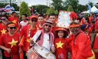 CĐV Việt Nam đến sân Thammasat, tuyên bố đội nhà thắng Thái 2-1