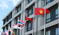 Quốc kỳ Việt Nam tung bay ở Làng vận động viên SEA Games 30