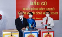 Chủ tịch nước Nguyễn Xuân Phúc bỏ lá phiếu đầu tiên tại huyện Củ Chi 