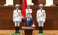 Hình ảnh Chủ tịch Quốc hội Vương Đình Huệ tuyên thệ nhậm chức