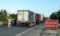 Chốt kiểm soát dịch COVID -19 trên Quốc lộ 1A tại cửa ngõ vào tỉnh Bạc Liêu