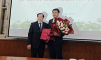 Ông Đặng Hà Việt (phải) được bổ nhiệm giữ chức Tổng cục trưởng Tổng cục TDTT. Ảnh: Minh Chiến