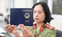 Bộ Công an sẽ ghi bị chú nơi sinh vào hộ chiếu mẫu mới 