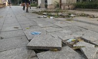 Lát đá vỉa hè ở Hà Nội: Vì sao cứ đào lên lát lại? 