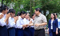 Thủ tướng Phạm Minh Chính thăm trường Phổ thông Dân tộc nội trú THPT An Giang