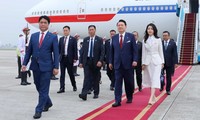 Tổng thống Hàn Quốc và phu nhân đến Hà Nội, bắt đầu thăm chính thức Việt Nam