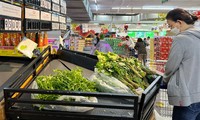 30 Tết, siêu thị ở TPHCM sạch bóng rau xanh