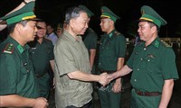 Chủ tịch nước Tô Lâm thăm cán bộ, chiến sỹ Đồn biên phòng Cửa khẩu Sóc Giang