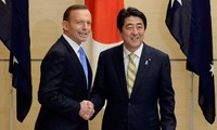 Thủ tướng Australia Tony Abbott tiếp đón Thủ tướng Nhật Bản Shinzo Abe (Nguồn: ABC)