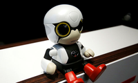 Kirobo Mini của Toyota, con robot hình người biết nói xuất hiện trong cuộc họp báo ngày 27 tháng 9 ở Tokyo.