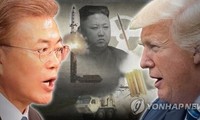 Tổng thống Hàn Quốc Moon Jae-in (trái), Chủ tịch Triều Tiên Kim Jong-un (giữa) và Tổng thống Mỹ Donald Trump.