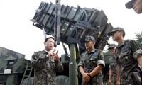 Bộ trưởng Quốc phòng Hàn Quốc Song Young-moo thăm một đơn vị tên lửa Patriot địa phương chưa xác định vào ngày 30/7. Ảnh: Yonhap