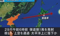 Màn hình TV công cộng ở Tokyo, Nhật Bản, phát tin về vụ thử tên lửa sáng nay của Triều Tiên. Ảnh: Reuters