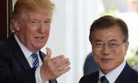 Donald Trump không hài lòng khi Hàn Quốc duy trì thái độ mềm mỏng với Triều Tiên. Ảnh: AP