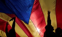 Đòi độc lập không thành, lãnh đạo Catalonia sắp ‘mất tất cả quyền lực’