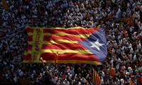 Catalonia chính thức tuyên bố độc lập bất chấp sự phủ nhận từ chính quyền Madrid. Ảnh: RT