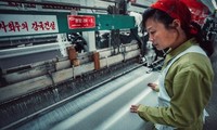 Điều kiện làm việc ‘trong mơ’ của công nhân dệt may Triều Tiên