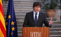 Nhà lãnh đạo vừa bị cách chức của Catalonia Carles Puigdemont. Ảnh: AP