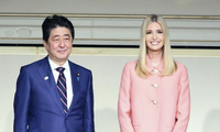 Thủ tướng Nhật Bản Shinzo Abe gặp ái nữ Tổng thống Mỹ Ivanka Trump hôm 3/11. Ảnh: The Yomiuri Shimbun