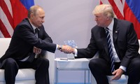 Tổng thống Nga Vladimir Putin và người đồng cấp Mỹ Donald Trump dự kiến sẽ hội đàm vào thứ Sáu (10/11) tại APEC 2017 ở Đà Nẵng. Ảnh: Reuters