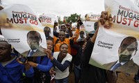 Hàng trăm nghìn người đổ xuống đường đòi Tổng thống Zimbabwe từ chức
