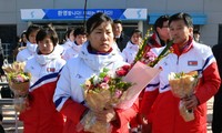Vận động viên Triều Tiên đến Hàn Quốc ngày 25/1. Ảnh: AFP.