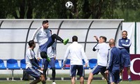 Argentina xuất quân: Messi phải nhìn Ronaldo mà học tập!