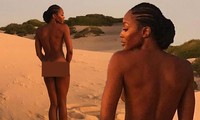 ‘Báo đen’ Naomi Campbell khoả thân trên sa mạc ở tuổi 49